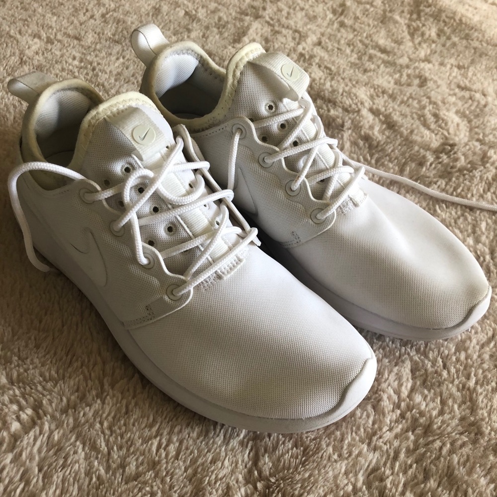 Women’s White Nikes Size 7